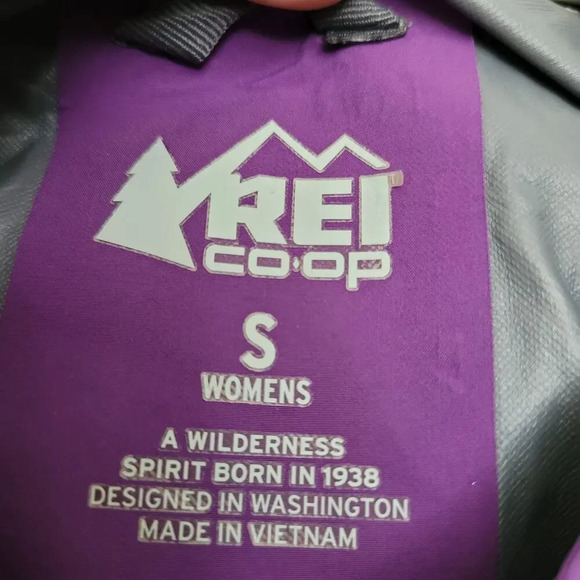 REI Co Op Women's Full Zip Jacket Size S Purple Nylon Hooded Zip Pockets Rain - Picture 2 of 9